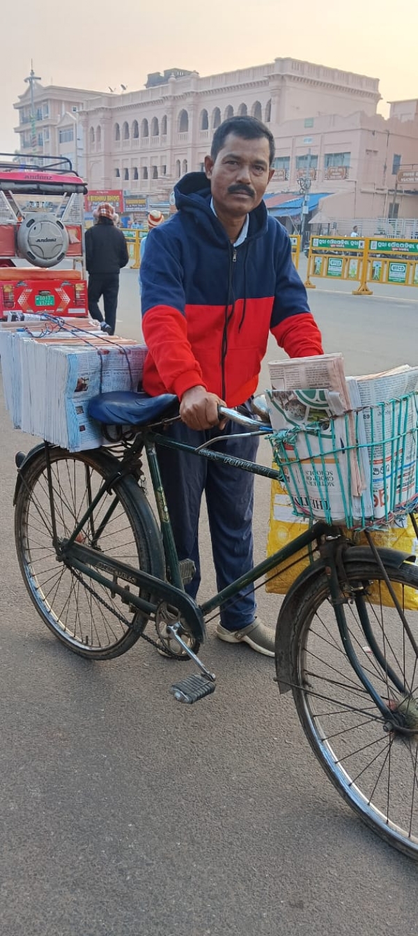 କଷ୍ଟ ଅର୍ଜିତ ଧନ ହଜେ ନାହିଁ ମାଙ୍କଡ ଫେରାଇଲା ମୋବାଇଲ ଓ ଟଙ୍କା କଷ୍ଟ ଅର୍ଜିତ ଧନ ହଜେ ନାହିଁ ମାଙ୍କଡ ଫେରାଇଲା ମୋବାଇଲ ଓ ଟଙ୍କା