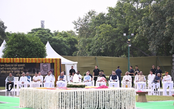 सदैव अटल पर गणमान्य जन