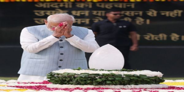 'ସଦୈବ ଅଟଳ ରେ ପୂର୍ବତନ ପ୍ରଧାନମନ୍ତ୍ରୀ ବାଜପେୟୀଙ୍କୁ ଶ୍ରଦ୍ଧାଞ୍ଜଳି ଜ୍ଞାପନ କଲେ ପିଏମ ମୋଦି