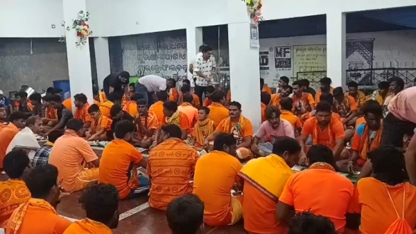 ବୋଲବମ ଚାରିଟେବୁଲ ଟ୍ରଷ୍ଟ ପକ୍ଷରୁ ହଜାର ହଜାର କାଉଡିଆଙ୍କ ପାଇଁ ଅନ୍ନ ପ୍ରସାଦ ବ୍ୟବସ୍ଥା ବୋଲବମ ଚାରିଟେବୁଲ ଟ୍ରଷ୍ଟ ପକ୍ଷରୁ ହଜାର ହଜାର କାଉଡିଆଙ୍କ ପାଇଁ ଅନ୍ନ ପ୍ରସାଦ ବ୍ୟବସ୍ଥା