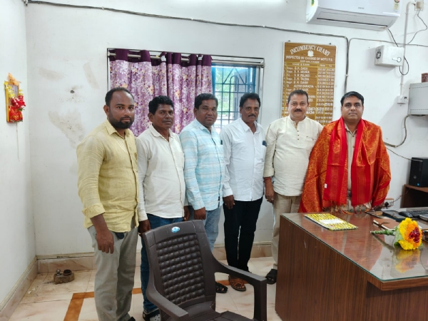 ମୋଟୁ ଥାନାର ନୂତନ ଥାନା ଅଧିକାରୀଙ୍କୁ ସ୍ବାଗତ ଜଣାଇଲେ ସାମାଜିକ କର୍ମୀ ଓ ଜନପ୍ରତିନିଧୂ ମୋଟୁ ଥାନାର ନୂତନ ଥାନା ଅଧିକାରୀଙ୍କୁ ସ୍ବାଗତ ଜଣାଇଲେ ସାମାଜିକ କର୍ମୀ ଓ ଜନପ୍ରତିନିଧୂ
