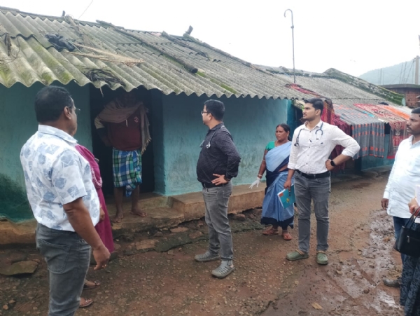 ତିନୋଟି ଡ଼ାକ୍ତରୀ ଦଳ ସହ ଉପାନ୍ତ ଅଞ୍ଚଳରେ ସ୍ବାସ୍ଥ୍ୟ ସେବା ତିନୋଟି ଡ଼ାକ୍ତରୀ ଦଳ ସହ ଉପାନ୍ତ ଅଞ୍ଚଳରେ ସ୍ବାସ୍ଥ୍ୟ ସେବା