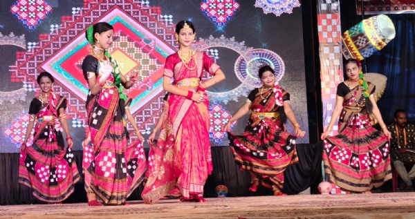 ସମ୍ବଲପୁରୀ ଲୋକ ସଂସ୍କୃତି କୁ ସର୍ବବ୍ୟାପୀ କରିଛି ସମ୍ବଲପୁରୀ ଦିନ ସମ୍ବଲପୁରୀ ଲୋକ ସଂସ୍କୃତି କୁ ସର୍ବବ୍ୟାପୀ କରିଛି ସମ୍ବଲପୁରୀ ଦିନ