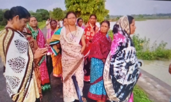 ବର୍ଷାରେ ଧସିଲା ରାସ୍ତା କ୍ଷତିଗ୍ରସ୍ତ ସ୍ଥାନ ପରିଦର୍ଶନ କଲେ ବିଧାୟକ ବର୍ଷାରେ ଧସିଲା ରାସ୍ତା କ୍ଷତିଗ୍ରସ୍ତ ସ୍ଥାନ ପରିଦର୍ଶନ କଲେ ବିଧାୟକ