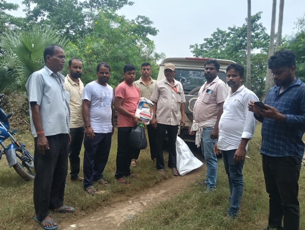 ବନ୍ୟା ବିପନ୍ନଙ୍କ ନିକଟରେ ପଂହଚିଲେ ଯୁବ ବିଜେପି ନେତା