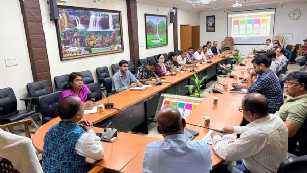 Paryatana baithak anusthita Paryatana baithak anusthita