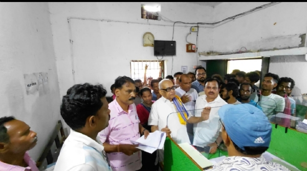 ଗୌରଗୋଠ ପ୍ୟାକ୍ସ ପରିଦର୍ଶନ କଲେ ନରସିଂହ ଚାଷୀଙ୍କୁ ପର୍ଯ୍ୟାପ୍ତ ସାର ପ୍ରଦାନ କରୁ ବିଭାଗ - ନରସିଂହ ସାର ର କୁତ୍ରିମ ଅଭାବ ଯୋଗୁଁ କଳାବଜାରି ବଢୁଛି