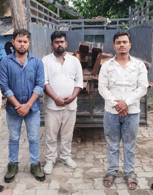 ମହାନଦୀ ରିଭରଫ୍ରଣ୍ଟ  ଘାଟରୁ ଲୁହା ବ୍ୟାରିକେଡ୍ ଚୋରି ଘଟଣା, ୩ ଜଣଙ୍କୁ ଗିରଫ କଲା ପୋଲିସ୍