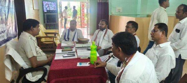 Thanadhikari nku bhetile Congress