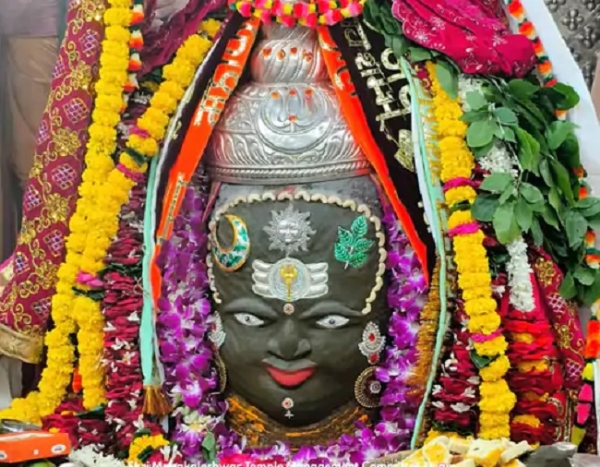 ପୁତ୍ରଦା ଏକାଦଶୀରେ ଭସ୍ମ ଆରତୀରେ ରାଜା ରୂପରେ ସଜ୍ଜିତ ମହାକାଳ