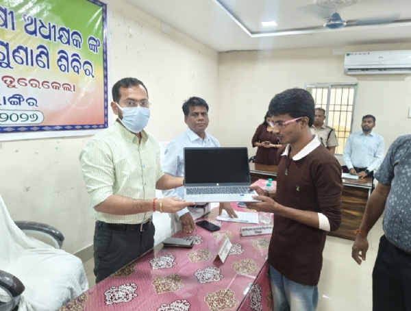 ତୁରେକେଲା ପଞ୍ଚାୟତ ସମିତି କାର୍ଯ୍ୟାଳୟ ରେ ବଲାଙ୍ଗୀର ଜିଲ୍ଲାପାଳ ଓ ଆରକ୍ଷୀ ଅଧିକ୍ଷକଙ୍କ ଯୁଗ୍ମ ଅଭିଯୋଗ ଶୁଣାଣି ଶିବିର ଆୟୋଜିତ