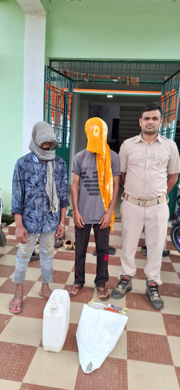 ଦେଶି ମଦ ଚାଲାଣ ବେଳେ ଚଢାଉ, ୨ ଗିରଫ