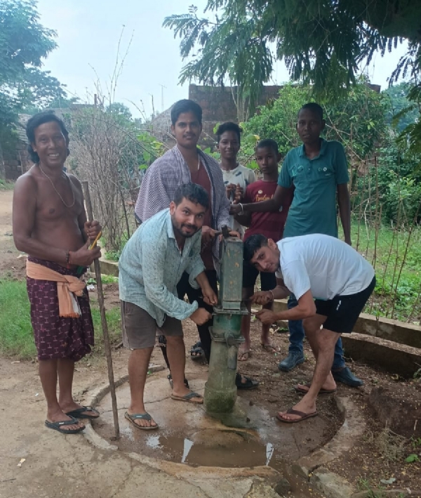 ଆଇ ଟି ଆଇ ପିଲାଙ୍କ ଦ୍ଵାରା ନଳକୂପ ମରାମତି