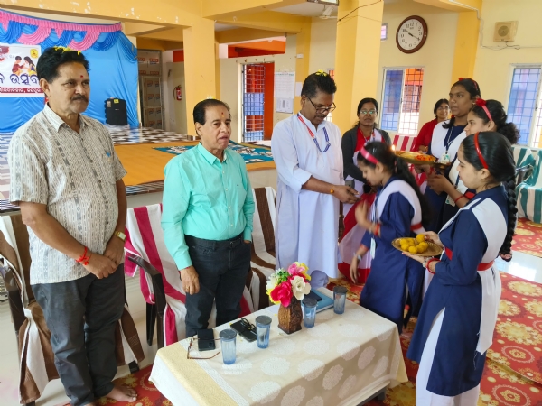 ରକ୍ଷାବନ୍ଧନ ଉତ୍ସବ ପାଳିତ ରକ୍ଷାବନ୍ଧନ ଉତ୍ସବ ପାଳିତ