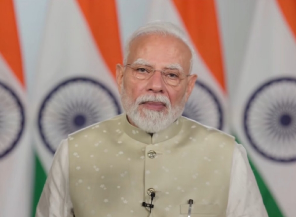 प्रधानमंत्री कार्यक्रम को संबोधित करते हुए प्रधानमंत्री कार्यक्रम को संबोधित करते हुए