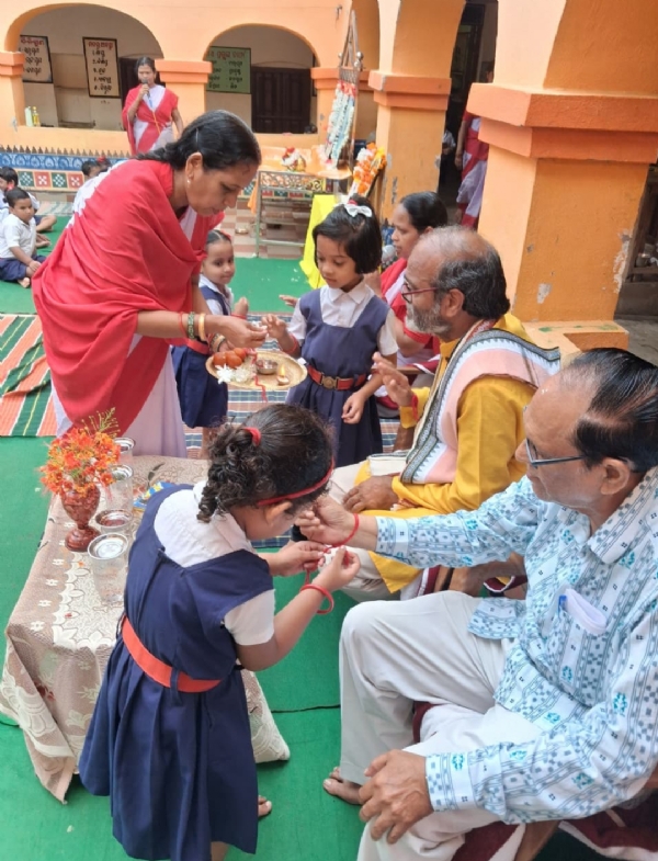 ସରସ୍ବତୀ ଶିଶୁ ବିଦ୍ୟା ଜ୍ଞାନ ମନ୍ଦିର କଦମପଡା ଶିଶୁବାଟିକା ବିଭାଗରେ ରକ୍ଷା ବନ୍ଧନଉତ୍ସବ ପାଳିତ