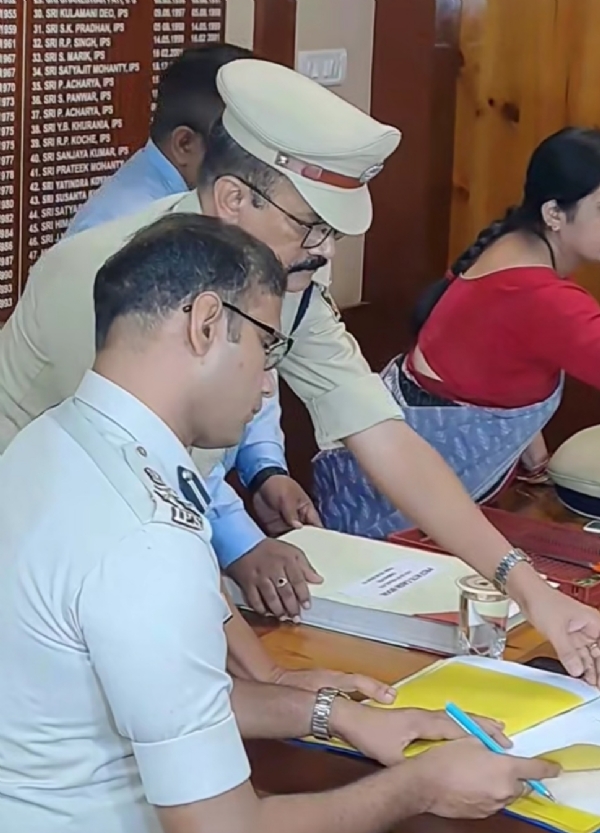 ଚରଣ ସିଂ ମୀନାଙ୍କ ଉତ୍ତରାଞ୍ଚଳ ଡିଆଇଜି ଭାବେ ଦାୟିତ୍ୱ ଗ୍ରହଣ ଚରଣ ସିଂ ମୀନାଙ୍କ ଉତ୍ତରାଞ୍ଚଳ ଡିଆଇଜି ଭାବେ ଦାୟିତ୍ୱ ଗ୍ରହଣ