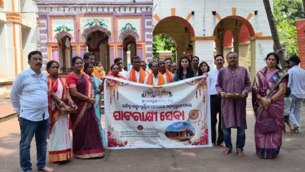Pata rakhi distribution Pata rakhi distribution
