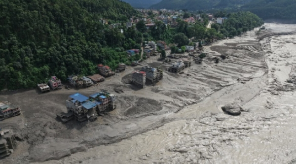नेपाल में बाढ़ के बाद का मंजर। फोटो - इंटरनेट मीडिया नेपाल में बाढ़ के बाद का मंजर। फोटो - इंटरनेट मीडिया