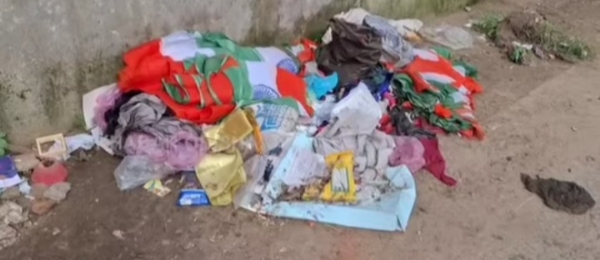 ଅଳିଆ ଗଦାରେ ତ୍ରିରଙ୍ଗା