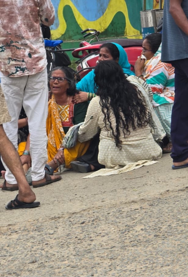 ବୁର୍ଲା ରାଜରାସ୍ତାରେ ଗୋଡ଼ାଇ ଗୋଡ଼ାଇ ମାଂସ ବ୍ୟବସାୟୀଙ୍କୁ ଗୁଳିମାରି ହତ୍ୟା, ହତ୍ୟାକାରୀ ଗିରଫ ବୁର୍ଲା ରାଜରାସ୍ତାରେ ଗୋଡ଼ାଇ ଗୋଡ଼ାଇ ମାଂସ ବ୍ୟବସାୟୀଙ୍କୁ ଗୁଳିମାରି ହତ୍ୟା, ହତ୍ୟାକାରୀ ଗିରଫ