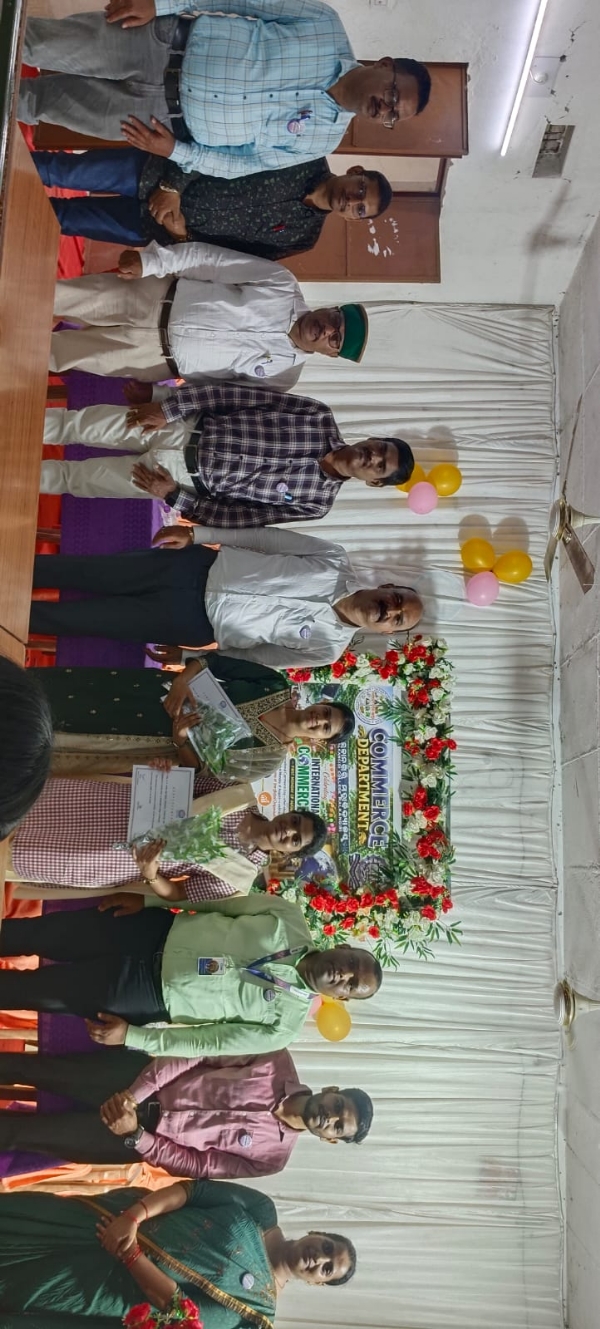 ବିଶ୍ୱ ବାଣିଜ୍ୟ ଦିବସ ଅବସରରେ କୃତି ଛାତ୍ରୀମାନଙ୍କୁ ସମ୍ବର୍ଦ୍ଧିତ