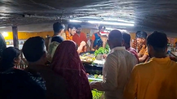 ଶ୍ରାବଣ ମାସର ପ୍ରଥମ ସୋମବାରରେ ଟିଟିଲାଗଡ଼ ଧବଳେଶ୍ୱର ମନ୍ଦିରରେ ଭକ୍ତଙ୍କ ଭିଡ଼ ଶ୍ରାବଣ ମାସର ପ୍ରଥମ ସୋମବାରରେ ଟିଟିଲାଗଡ଼ ଧବଳେଶ୍ୱର ମନ୍ଦିରରେ ଭକ୍ତଙ୍କ ଭିଡ଼