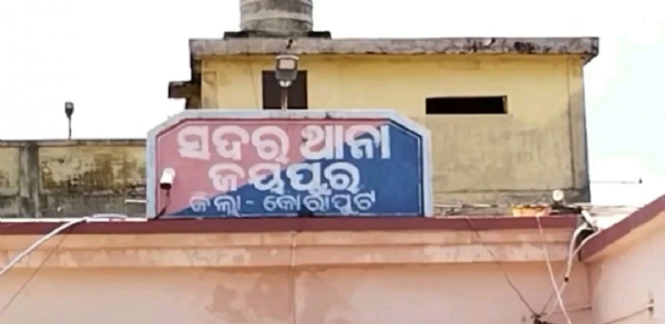 ଅଭିଯୋଗ କାରିଙ୍କ ଘର ସମ୍ମୁଖରେ ଶବ ରଖି ପ୍ରତିବାଦ ଅଭିଯୋଗ କାରିଙ୍କ ଘର ସମ୍ମୁଖରେ ଶବ ରଖି ପ୍ରତିବାଦ
