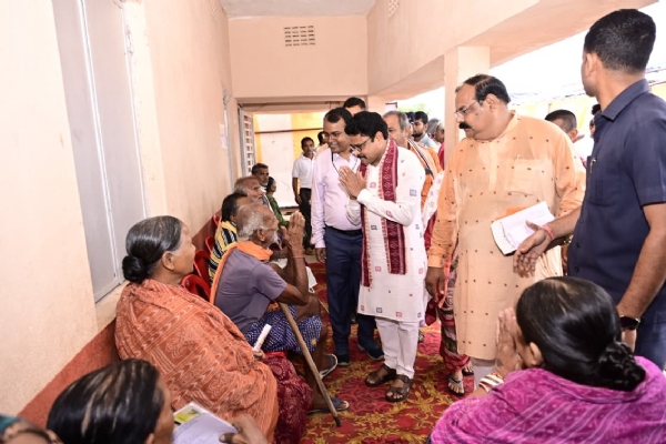 ମନ୍ କୀ ବାତ୍’ କାର୍ଯ୍ୟକ୍ରମ ଅବସରରେ ଆଜି ଲୋଇସିଂହାସ୍ଥିତ ସ୍ୱାମୀ ବିବେକାନନ୍ଦ ଶିକ୍ଷା କେନ୍ଦ୍ର ପରିସରରେ ଯୋଗଦେଲେ ସ୍ବାସ୍ଥ୍ୟ ମନ୍ତ୍ରୀ ମୁକେଶ ମହଲିଙ୍ଗ