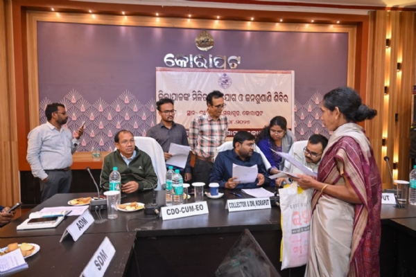 କୋରାପୁଟରେ ଜିଲ୍ଲାପାଳଙ୍କ ମିଳିତ ଅଭିଯୋଗ ଶୁଣାଣି  ୫୪ଟି ଅଭିଯୋଗ ଶୁଣିଲେ ଜିଲ୍ଲାପାଳ, ୧୧ଟିର ହେଲା ତତ୍କାଳ ସମାଧାନ