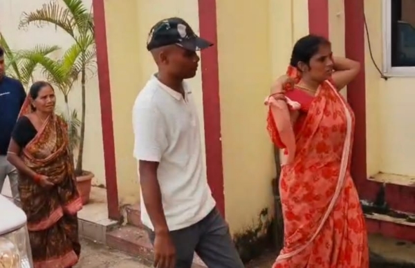 ମଣିକୁଣ୍ଡା ରେ ଘରୋଇ କଳିରୁ ରକ୍ତାକ୍ତ କାଣ୍ଡ, ଘଟଣା ; ୨ ମହିଳା ଗିରଫ ମଣିକୁଣ୍ଡା ରେ ଘରୋଇ କଳିରୁ ରକ୍ତାକ୍ତ କାଣ୍ଡ, ଘଟଣା ; ୨ ମହିଳା ଗିରଫ