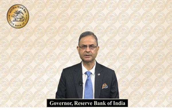 मुंबई में आयोजित प्रेस कांफ्रेंस में मौद्रिक समीक्षा की जानकारी देते संजय मल्होत्रा मुंबई में आयोजित प्रेस कांफ्रेंस में मौद्रिक समीक्षा की जानकारी देते संजय मल्होत्रा