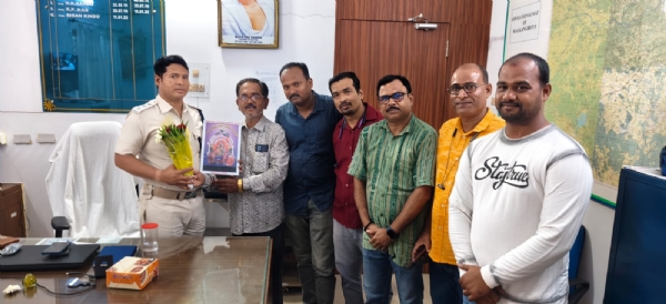 ମାଲ୍ୟବନ୍ତ କାର୍ଯ୍ୟରତ ସାମ୍ବାଦିକ ସଙ୍ଘ ତରଫରୁ ମାଲକାନଗିରି ଆଦର୍ଶ ଥାନାରେ ନୂତନଭାବେ ଯୋଗ ଦେଇଥିବା ଥାନା ଅଧିକାରୀଙ୍କ ସହ ଏକ ମାଲ୍ୟବନ୍ତ କାର୍ଯ୍ୟରତ ସାମ୍ବାଦିକ ସଙ୍ଘ ତରଫରୁ ମାଲକାନଗିରି ଆଦର୍ଶ ଥାନାରେ ନୂତନଭାବେ ଯୋଗ ଦେଇଥିବା ଥାନା ଅଧିକାରୀଙ୍କ ସହ ଏକ