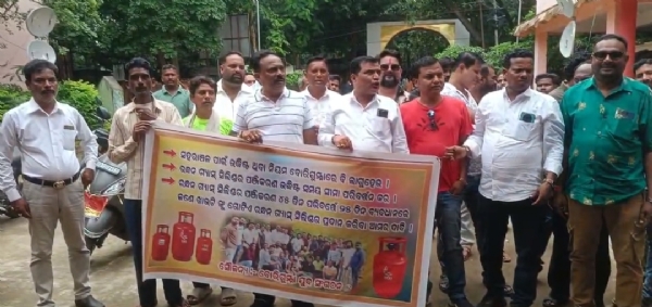 ରନ୍ଧନ ଗ୍ୟାସ ସିଲିଣ୍ଡର ସହରାଞ୍ଚଳ ଭିତ୍ତିରେ ପ୍ରଦାନ ଦାବି ରନ୍ଧନ ଗ୍ୟାସ ସିଲିଣ୍ଡର ସହରାଞ୍ଚଳ ଭିତ୍ତିରେ ପ୍ରଦାନ ଦାବି