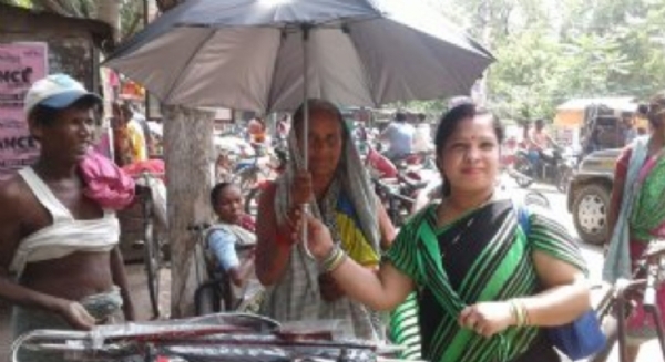 ଶ୍ରୀହରିନାମ ପ୍ରଚାର ସମିତି ପକ୍ଷରୁ ଖାଦ୍ୟ ଏବଂ ଛତା ବଣ୍ଟନ