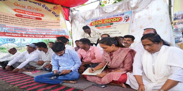 ଶିକ୍ଷାର ବିକାଶ ପାଇଁ ଛାତ୍ର ସାମ୍ମୁଖ୍ୟର ରିଲେ ଅନଶନ ତୃତୀୟ ଦିନରେ