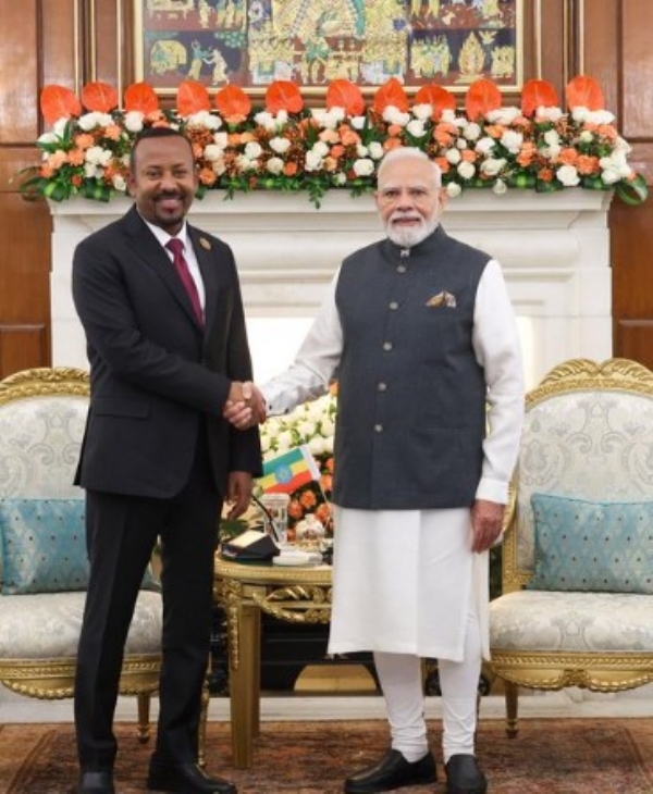 नई दिल्ली : 18वें ब्रिक्स शिखर सम्मेलन के इतर द्विपक्षीय बैठक के दौरान प्रधानमंत्री नरेन्द्र मोदी और इथियोपिया के प्रधानमंत्री डॉ. अबी अहमद अली। नई दिल्ली : 18वें ब्रिक्स शिखर सम्मेलन के इतर द्विपक्षीय बैठक के दौरान प्रधानमंत्री नरेन्द्र मोदी और इथियोपिया के प्रधानमंत्री डॉ. अबी अहमद अली।