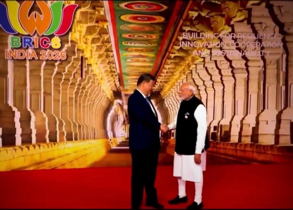 चीन के राष्ट्रपति शी जिनपिंग को श्री रामनाथस्वामी मंदिर के बारे में बताते प्रधानमंत्री मोदी