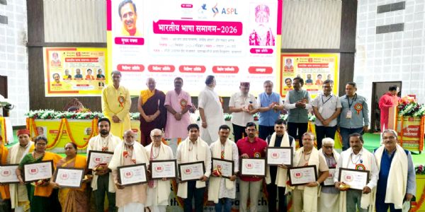 ଇଂରାଜୀ କହୁଥିବା ଲୋକକୁ ବିଦ୍ୱାନ ଏବଂ ନିଜ ଭାଷାରେ କଥା ହେଉଥିବା ବ୍ୟକ୍ତିଙ୍କୁ ଦୁର୍ବଳ ବୋଲି ବିବେଚନା କରିବାର ମାନସିକତାକୁ ପରିବର୍ତ୍ତନ କରନ୍ତୁ: ଡ. କୁଳଦୀପ ଅଗ୍ନିହୋତ୍ରୀ