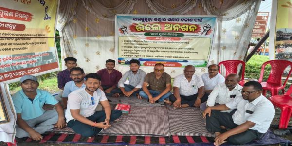 ଶିକ୍ଷା ଦାବିରେ ଛାତ୍ର ସାମ୍ମୁଖ୍ୟର ଆନ୍ଦୋଳନ ତୀବ୍ର ଷଷ୍ଠ ଦିନରେ ରିଲେ ଅନଶନ, ଦାବି ପୂରଣ ନହେବା ଯାଏଁ ଲଢ଼େଇ ଜାରି