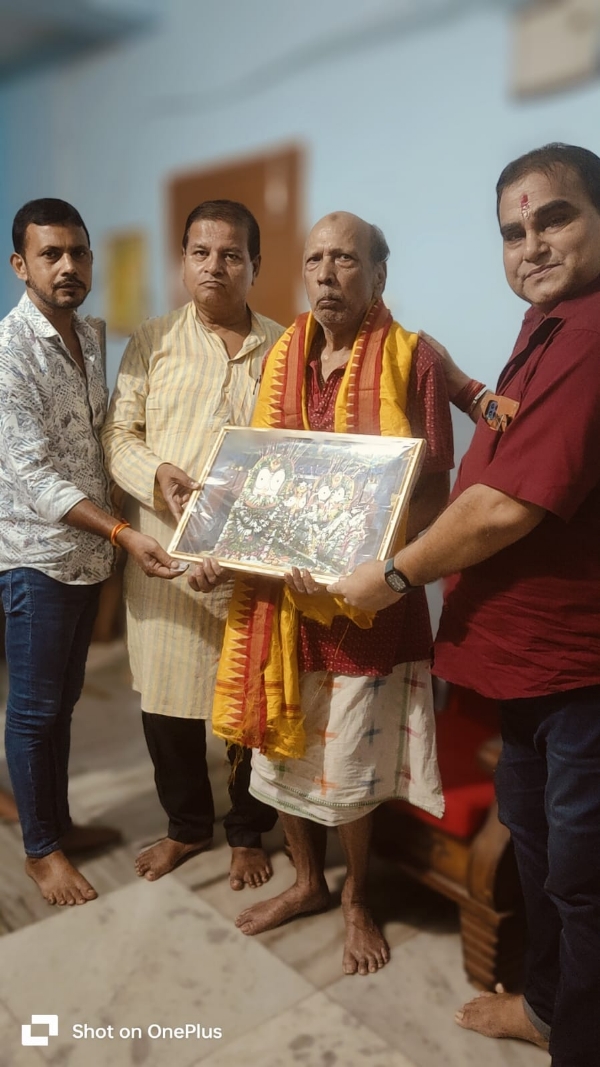 ଅସୁସ୍ଥ ଦିବାକର ମହାନ୍ତି ଙ୍କୁ ଭେଟିଲେ ବଳଦେବଜୀଉ ସେବାୟତ ଅସୁସ୍ଥ ଦିବାକର ମହାନ୍ତି ଙ୍କୁ ଭେଟିଲେ ବଳଦେବଜୀଉ ସେବାୟତ
