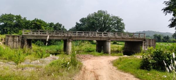 ନାଚେନମୁରା-ଟେଙ୍ଗେନାମାଲ ରାସ୍ତା ଅଧପନ୍ତରିଆ