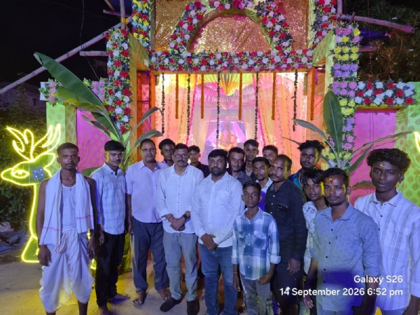 ପୂଜାମଣ୍ଡପରେ କଂଗ୍ରେସ ନେତା ଶିବୁ ଲେଙ୍କା ପୂଜାମଣ୍ଡପରେ କଂଗ୍ରେସ ନେତା ଶିବୁ ଲେଙ୍କା