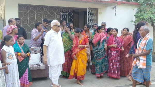 ପରିବାର ସହ ନୂଆଁଖାଇଲେ ନରସିଂହ ଗାଁ କୁ ଯାଇ ଲୋକଙ୍କ ସହ ହେଲେ ଜୁହାର ଭେଟ ନୂଆଁଖାଇ ଆମ ଅଂଚଳର ଏକତାକୁ ଆହୁରି ସୁଦୃଢ କରୁଛି -ନରସିଂହ ପରିବାର ସହ ନୂଆଁଖାଇଲେ ନରସିଂହ ଗାଁ କୁ ଯାଇ ଲୋକଙ୍କ ସହ ହେଲେ ଜୁହାର ଭେଟ ନୂଆଁଖାଇ ଆମ ଅଂଚଳର ଏକତାକୁ ଆହୁରି ସୁଦୃଢ କରୁଛି -ନରସିଂହ