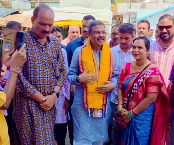 ନୂଆଁଖାଇ ପାଇଁ ସମଗ୍ର ପଶ୍ଚିମ ଓଡ଼ିଶା ଉତ୍ସବମୁଖର  ନୂଆଁଖାଇ ‘ନବାନ୍ନ’ରୁ ଆଗାମୀ ପିଢ଼ିର ‘ପୋଷଣ’ ଦାୟିତ୍ୱ ନେବା - ଧର୍ମେନ୍ଦ୍ର