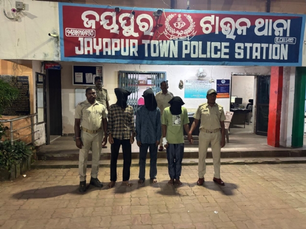 ଗଣେଶ ପୂଜା ଚାନ୍ଦା ନଦେବାରୁ ମିଠା ଦୋକାନୀଙ୍କୁ ଆକ୍ରମଣ ତିନି ଅଭିଯୁକ୍ତ ଗିରଫ ଗଣେଶ ପୂଜା ଚାନ୍ଦା ନଦେବାରୁ ମିଠା ଦୋକାନୀଙ୍କୁ ଆକ୍ରମଣ ତିନି ଅଭିଯୁକ୍ତ ଗିରଫ