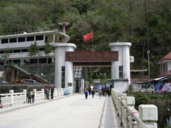 नेपाल चीन के बीच का तातोपानी नाका नेपाल चीन के बीच का तातोपानी नाका
