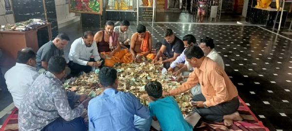 ମା ଜଗତଜନନୀ ଙ୍କ ଖୋଲିଲା ହୁଣ୍ଡି,୧୫ ଲକ୍ଷ ରୁ ଉଦ୍ଧ ଟଙ୍କା ଆଦାୟ ମା ଜଗତଜନନୀ ଙ୍କ ଖୋଲିଲା ହୁଣ୍ଡି,୧୫ ଲକ୍ଷ ରୁ ଉଦ୍ଧ ଟଙ୍କା ଆଦାୟ