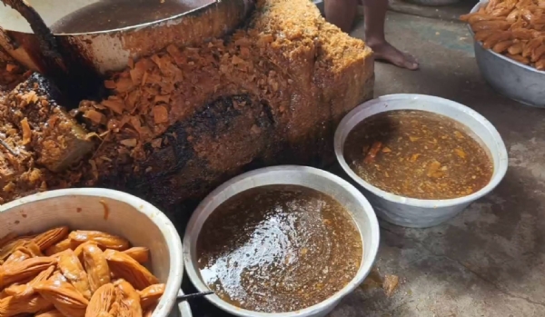 ଖଜା ଦୋକାନ ଓ ଭାଟିରେ ଚଢ଼ାଉ କ୍ବିଣ୍ଟାଲ କ୍ବିଣ୍ଟାଲ ଖଜା, ପୋଡାତେଲ ଓ ବାସୀ ଚିନିସିରା ଜବତ ଖଜା ଦୋକାନ ଓ ଭାଟିରେ ଚଢ଼ାଉ କ୍ବିଣ୍ଟାଲ କ୍ବିଣ୍ଟାଲ ଖଜା, ପୋଡାତେଲ ଓ ବାସୀ ଚିନିସିରା ଜବତ