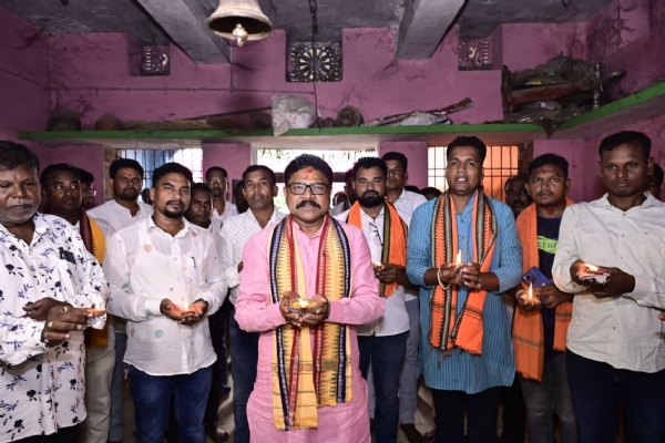 ମୋଦୀଙ୍କ ଜନ୍ମଦିନ ଅବସରରେ ଲୋଇସିଂହା ଅଞ୍ଚଳରେ ଭକ୍ତି, ଶ୍ରଦ୍ଧା ଓ ଉତ୍ସାହର ପରିବେଶ ମଧ୍ୟରେ ‘ଆଶୀର୍ବାଦର ଦୀପ’ କାର୍ଯ୍ୟକ୍ରମ ଅନୁଷ୍ଠିତ ମୋଦୀଙ୍କ ଜନ୍ମଦିନ ଅବସରରେ ଲୋଇସିଂହା ଅଞ୍ଚଳରେ ଭକ୍ତି, ଶ୍ରଦ୍ଧା ଓ ଉତ୍ସାହର ପରିବେଶ ମଧ୍ୟରେ ‘ଆଶୀର୍ବାଦର ଦୀପ’ କାର୍ଯ୍ୟକ୍ରମ ଅନୁଷ୍ଠିତ